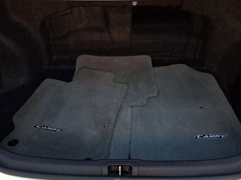 Used 2013 Toyota Camry LE image 19