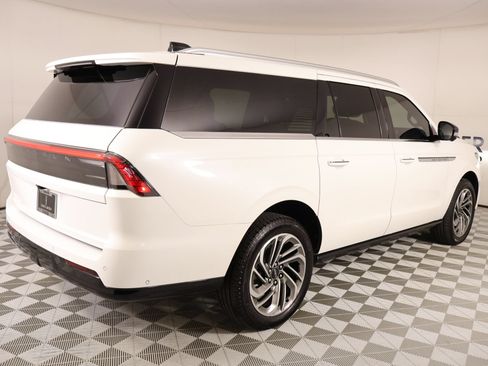 Used 2025 Lincoln Navigator L Reserve AWD/4WD image 23