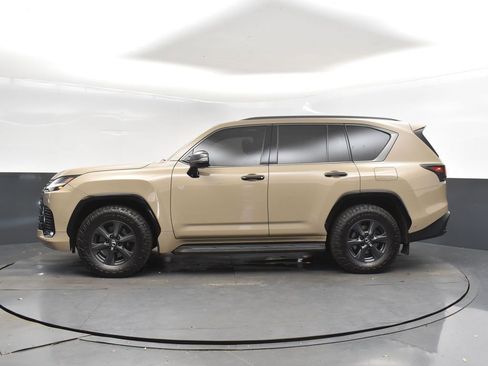 Used 2025 Lexus LX 700h Overtrail image 4