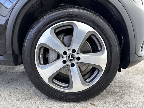 Used 2019 Mercedes-Benz GLC 300 w/ Premium Package image 41