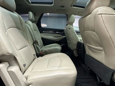 Used 2018 Buick Enclave Essence image 28