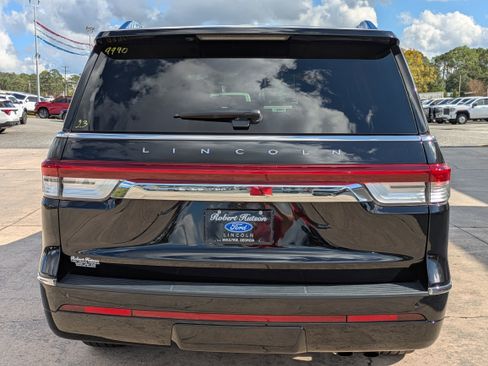 Used 2023 Lincoln Navigator Reserve image 7