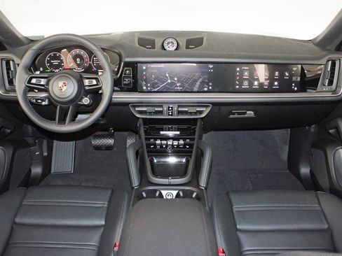 Used 2025 Porsche Cayenne Coupe image 21