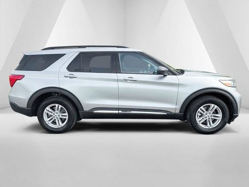 Used 2023 Ford Explorer XLT w/ Equipment Group 202A AWD/4WD image 8