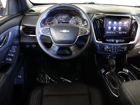 Used 2023 Chevrolet Traverse LT w/ LT Premium Package FWD image 3