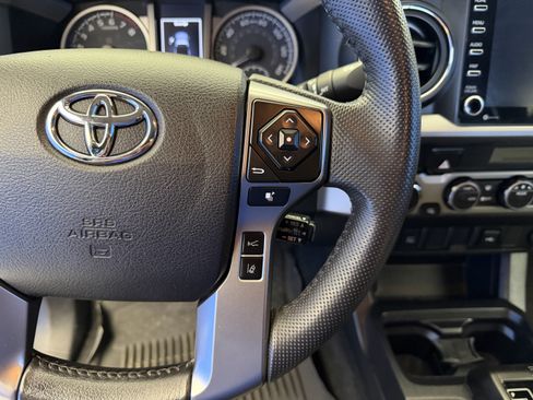 Used 2021 Toyota Tacoma SR5 AWD/4WD image 17