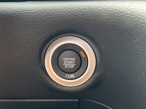 New 2026 Chrysler Pacifica Pinnacle image 10