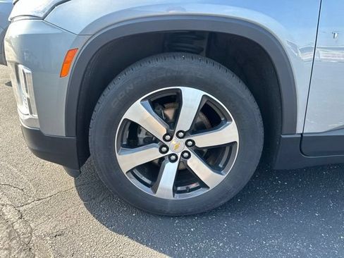 Used 2023 Chevrolet Traverse LT w/ LT Premium Package AWD/4WD image 19