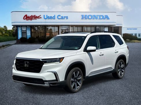 Used 2024 Honda Pilot Touring image 1
