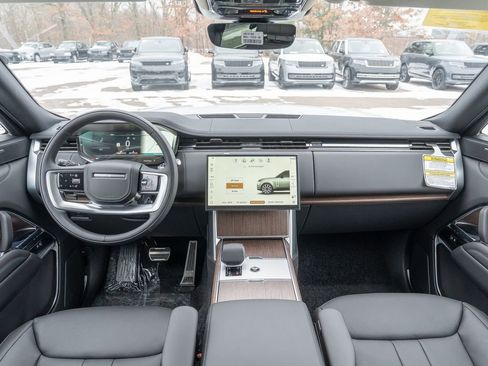New 2026 Land Rover Range Rover SE image 16
