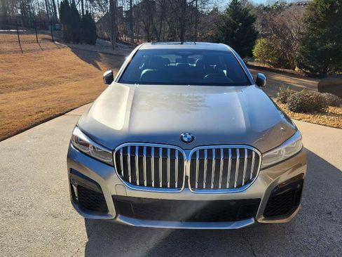 Used 2022 BMW 750i xDrive w/ M Sport Package image 2