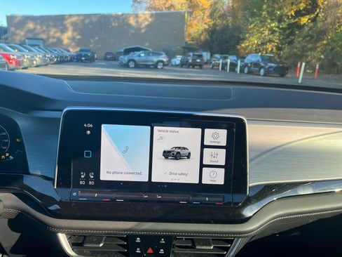 Used 2025 Volkswagen Atlas Cross Sport SE image 18