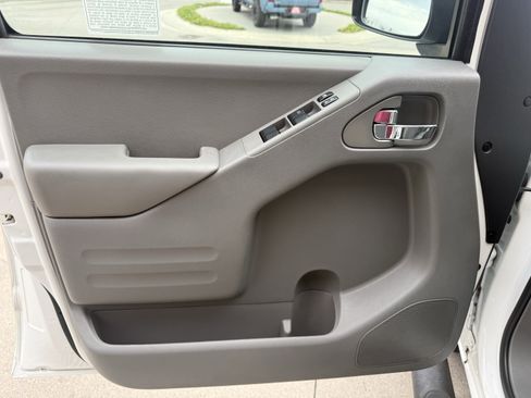 Used 2017 Nissan Frontier SV w/ SV Value Truck Package image 4