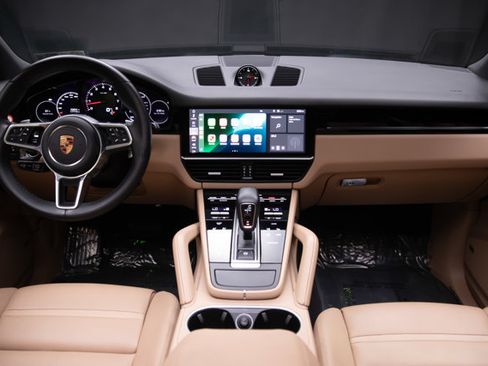 Used 2021 Porsche Cayenne AWD/4WD image 3