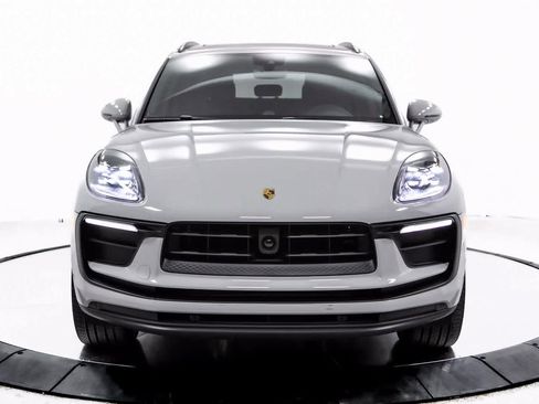 Certified 2025 Porsche Macan image 10