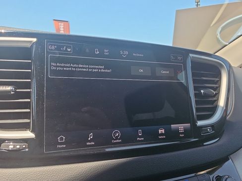 Used 2023 Chrysler Pacifica Touring-L FWD image 23