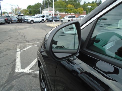 Used 2024 Buick Encore GX Sport Touring w/ Comfort Package AWD/4WD image 17