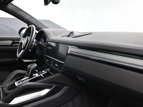 Used 2022 Porsche Cayenne Turbo S AWD/4WD image 14