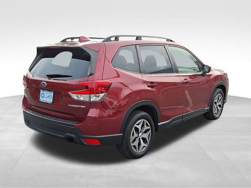 Used 2023 Subaru Forester Premium image 6