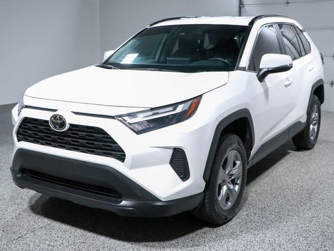 Used 2022 Toyota RAV4 XLE FWD image 30