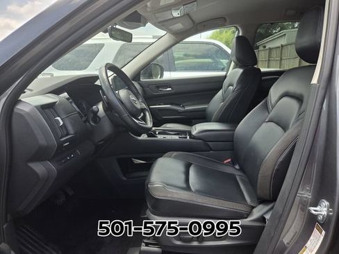 Used 2024 Nissan Pathfinder SL w/ Black Appearance Package AWD/4WD image 8