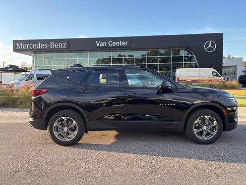 Used 2025 Chevrolet Blazer LT FWD image 4