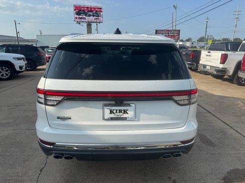Used 2025 Lincoln Aviator 2WD image 4