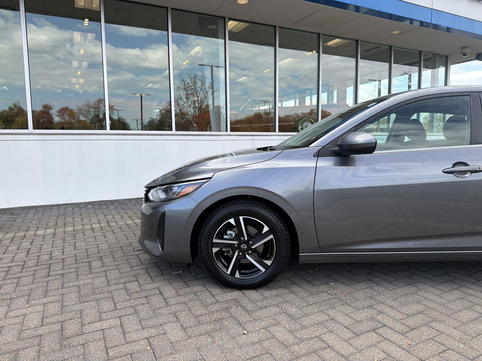 Used 2024 Nissan Sentra SV FWD image 9