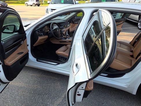 Used 2011 BMW 750Li xDrive AWD/4WD image 29