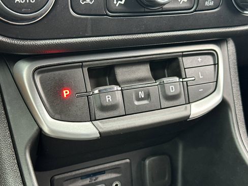 Used 2024 GMC Terrain SLT image 20