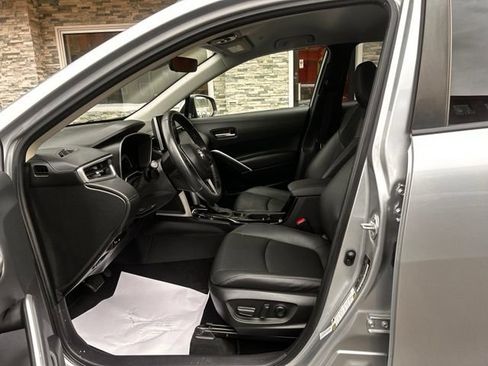 Used 2023 Toyota Corolla Cross XLE AWD/4WD image 12
