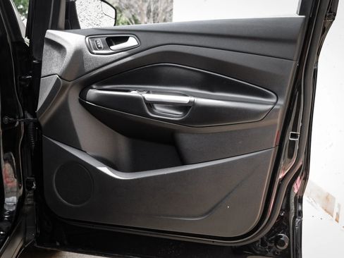 Used 2019 Ford Escape SE image 40