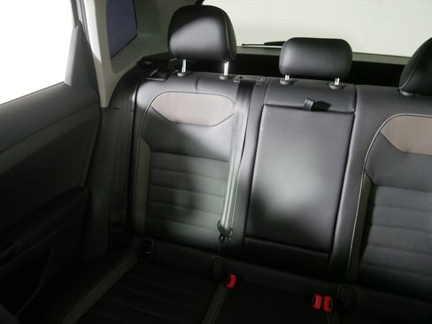 Used 2022 Volkswagen Taos SEL image 12