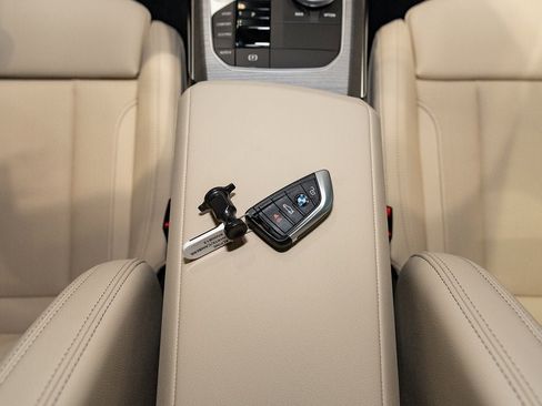 New 2026 BMW 330i xDrive Sedan w/ Convenience Package image 40