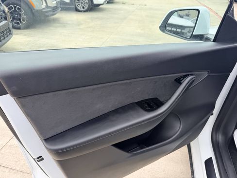 Used 2021 Tesla Model Y Long Range image 12