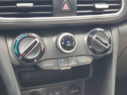 Used 2018 Hyundai Kona SE FWD image 22