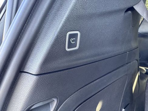 New 2024 Chrysler Pacifica Limited w/ Uconnect Theater Family Group image 15