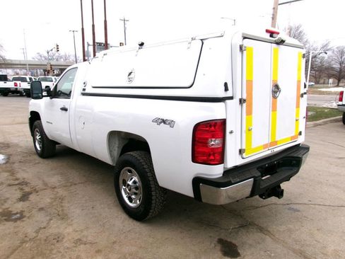 Used 2014 Chevrolet Silverado 2500 W/T w/ Snow Plow Prep Package image 2