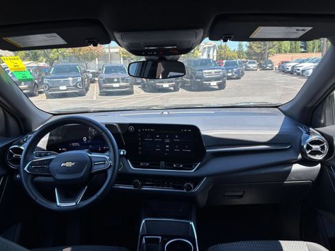 Used 2025 Chevrolet Equinox LT FWD image 34