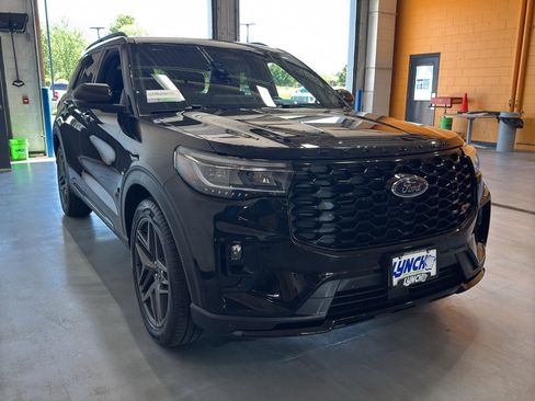 Used 2025 Ford Explorer ST AWD/4WD image 7