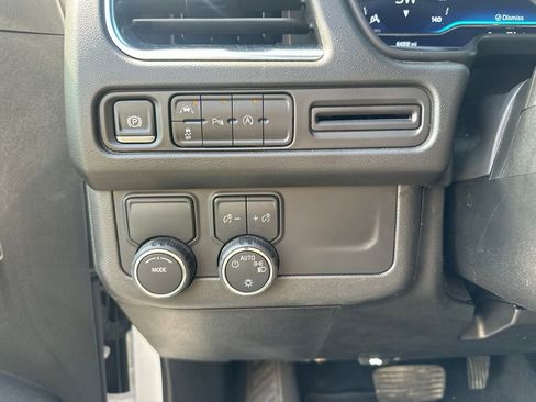 Used 2024 Chevrolet Tahoe LT image 30