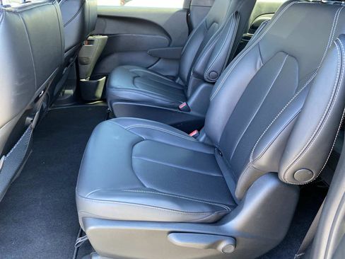 New 2023 Chrysler Pacifica Touring-L w/ S Appearance Package image 7