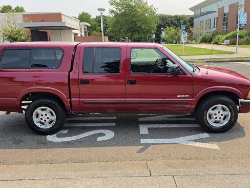 Used 2001 Chevrolet S10 Pickup LS AWD/4WD image 4
