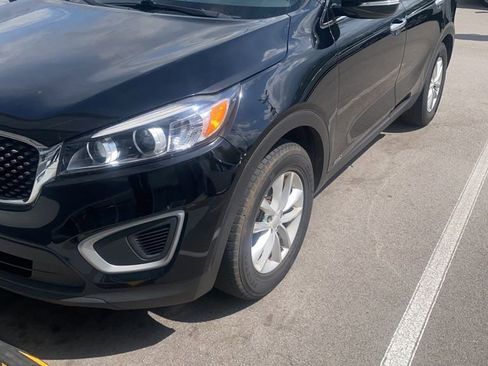 Used 2017 Kia Sorento LX w/ LX Convenience Package image 1