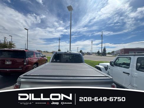 Used 2022 Toyota Tacoma TRD Off-Road AWD/4WD image 5