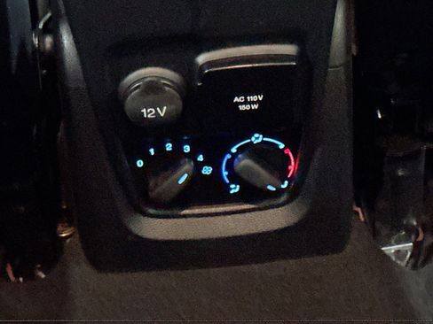 Used 2022 Ford Transit Connect XLT image 32