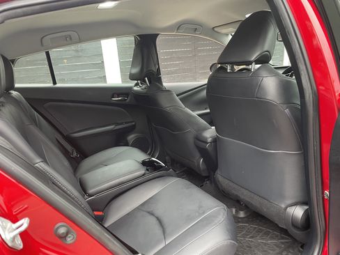 Used 2018 Toyota Prius Prime Advanced image 6