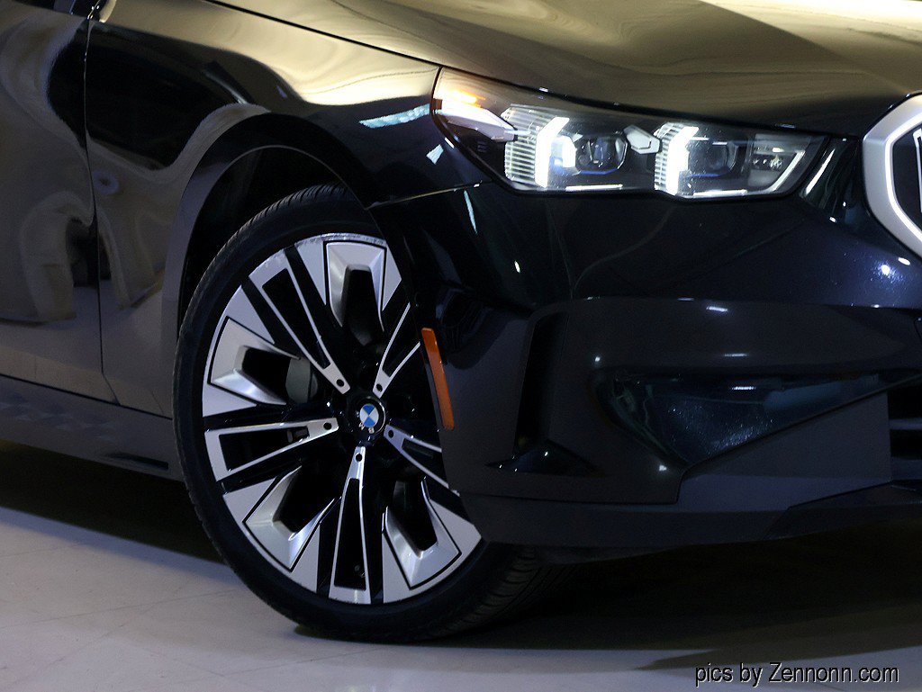 Certified 2024 BMW 530i xDrive w/ Premium Package AWD/4WD image 3