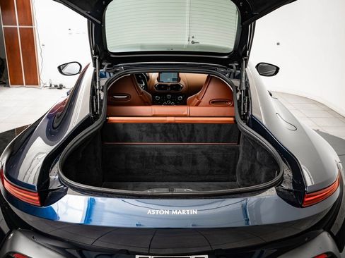 Used 2020 Aston Martin V8 Vantage Coupe image 24