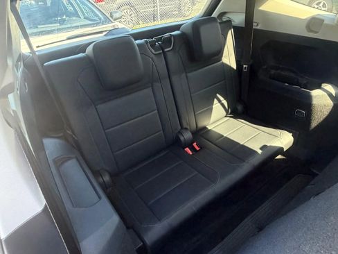 Used 2020 Volkswagen Tiguan SE w/ Panoramic Sunroof Package AWD/4WD image 11